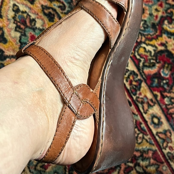 BORN leather summer wedge sandals in chestnut brown, 2 1/4” heel - Picture 2 of 5
